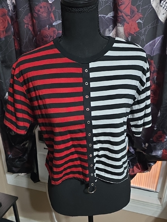 Midnight Hour Tops - Midnight Hour Women’s Split Stripe Crop Top With O-Ring Details